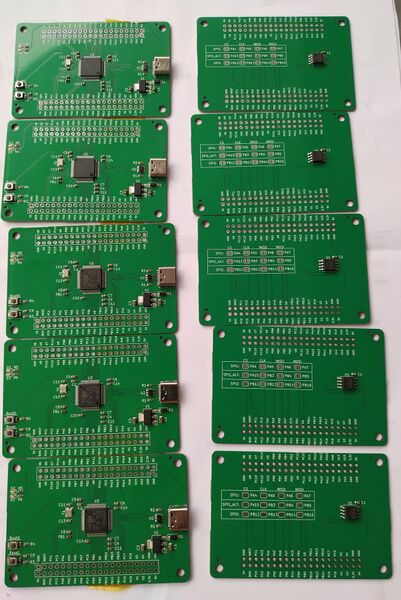 File:MCUSTM32F405 and MEMW25Q128.jpg
