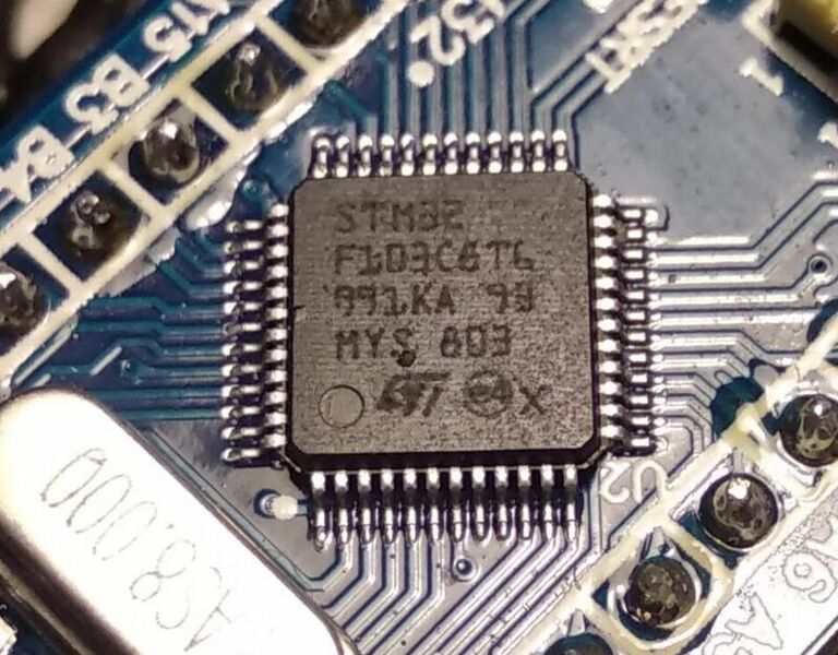 File:800px-Fake STM32F103.jpg