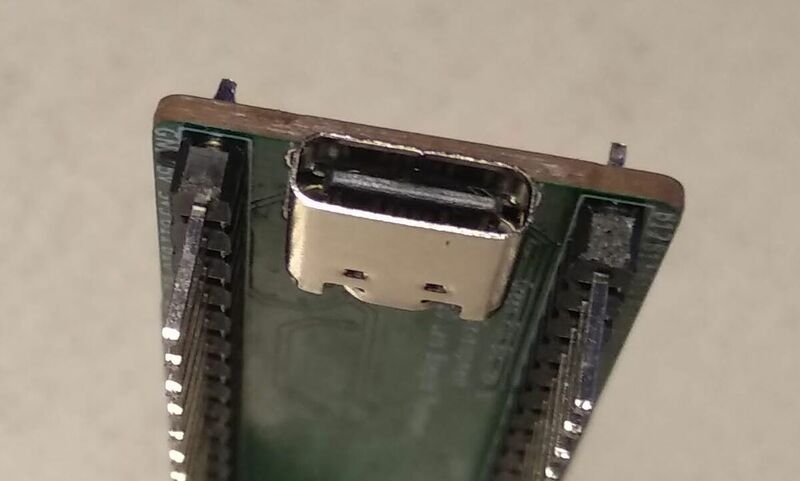 File:1200px-Flip Side USB-C Connector.jpg